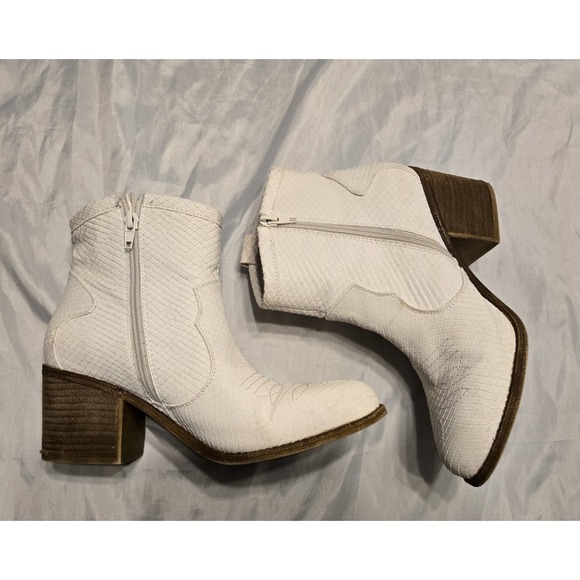 Dirty Laundry Unite Western Boot White Womens 8M, Low Heel‎ Cowgirl Cute Party - Picture 2 of 8